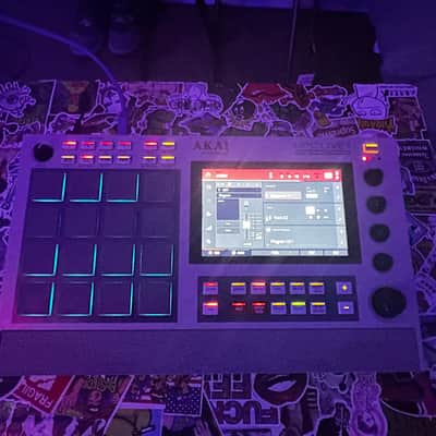 Akai MPC Live II Standalone Sampler / Sequencer Retro Edition 2020 - Present - Grey image 3