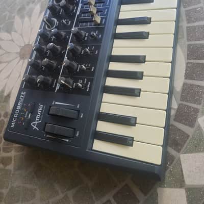 Arturia MicroBrute 25-Key Synthesizer 2014 - Present - Black