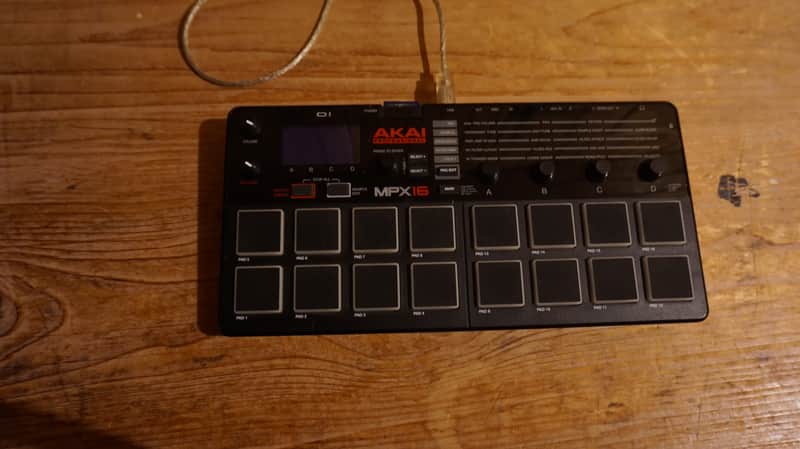 Akai MPX16 Sampler with 16 Pads | Reverb