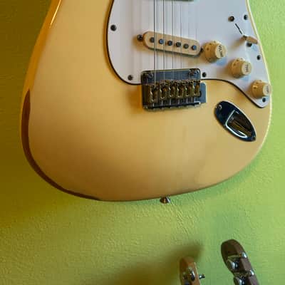 Fender Yngwie Malmsteen Stratocaster USA White/Yellow 1995 w/HSC image 2