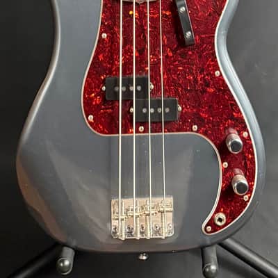 Fender Vintera II Road Worn '60s Precision Bass Charcoal Frost Metallic w/ OHSC