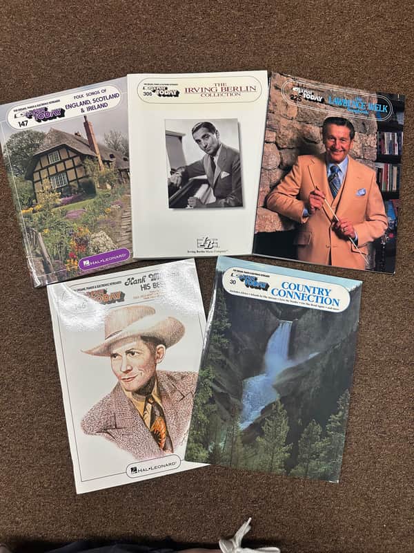 Lot of 5 Used Piano & Organ EZ Play Books including Folk, Hank Williams, Country & More!! image 1