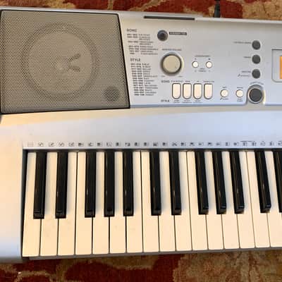 Yamaha YPT-300 Electric Portable Keyboard / Digital Piano - 61-Key Semi-Weighted image 2