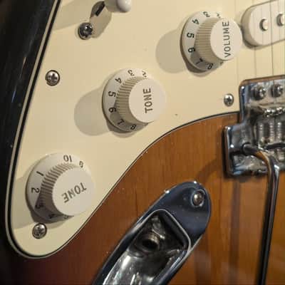Fender Left-Handed Standard Stratocaster with Rosewood Fretboard 2006 - 2017 - Brown Sunburst image 3