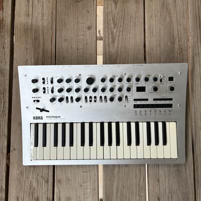 Korg Minilogue 4-Voice Polyphonic Analog Synthesizer 2016 - Present - Silver synth image 3