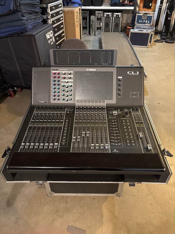 Yamaha CL1 56 Input Digital Mixing Console 2012 - Present - Black image 1