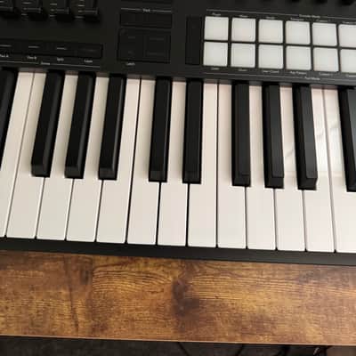 Novation Launchkey 49 MKIV MIDI Keyboard Controller 2024 - Present - Black image 5