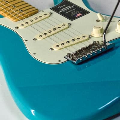 Fender American Professional II Stratocaster with Rosewood Fretboard 2020 - Present - Miami Blue image 18