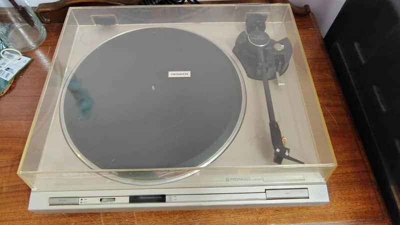Pioneer PL4 turntable in excellent condition - 1970's image 1