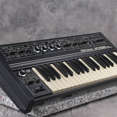 Roland SH-2 Analog Synthesizer w/Hard case in Very Good condition image 2