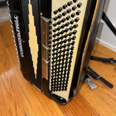Guerrini Piano Accordion, Golden Era Custom Made (Concerto Model), Full Size, 41/120 , 3/5 Set of Reeds, A443 Hz Musette, 7 Treble 3 Bass Switches + Palm Master Switch, Built-In Microphone Pickup – Made in Italy image 9