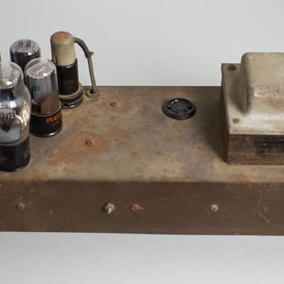 EH-100/ Recording King Model 1022 Tube Amplifier, made by Gibson (1938). image 12