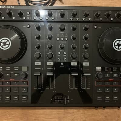 Native Instruments Traktor Kontrol S4 MK1 + Original Traktor Flight Case image 3