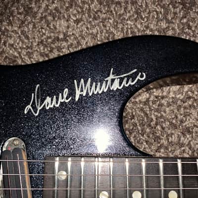 Kramer Proaxe standard electric guitar signed by Dave mustaine and megadeth hard shell case 1990's image 17