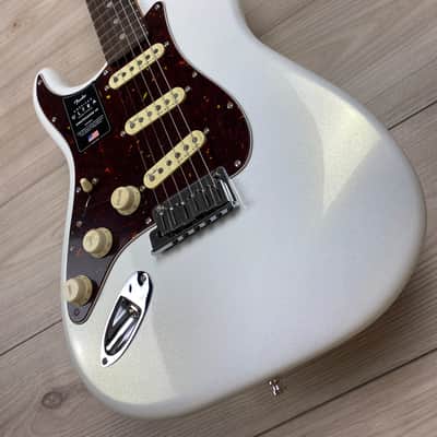 Fender American Ultra Stratocaster Left-Hand Guitar, Rosewood Fingerboard, Arctic Pearl image 4