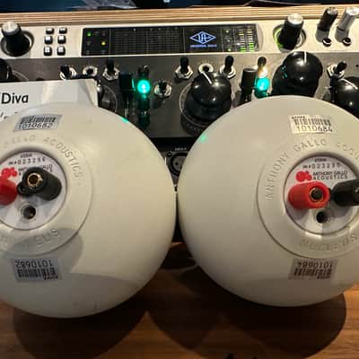 Anthony Gallo Acoustics Nucleus Pair - White image 2