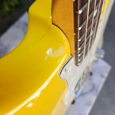 Fender Tom DeLonge Signature Stratocaster Graffiti Yellow image 8