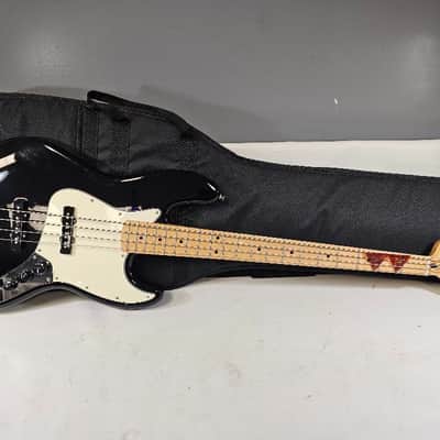 Fender Standard Jazz Bass with Maple Fretboard 2008 - 2016 - Black image 7