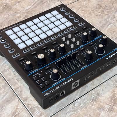 Novation [NOS - New Old Stock] Circuit Mono Station - Paraphonic Analogue Synthesizer 2017 - 2021 - Complete with Box, Manual, Cables, Adaptor image 9