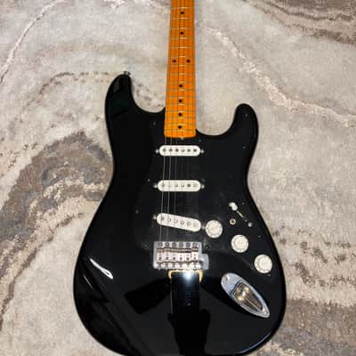 Fender Stratocaster 2018 - Black image 2