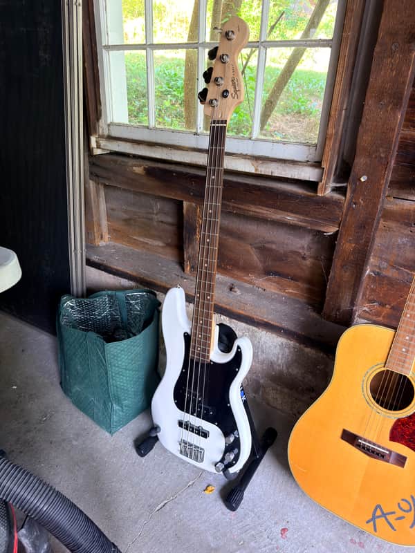 Squier Affinity Series Precision Bass