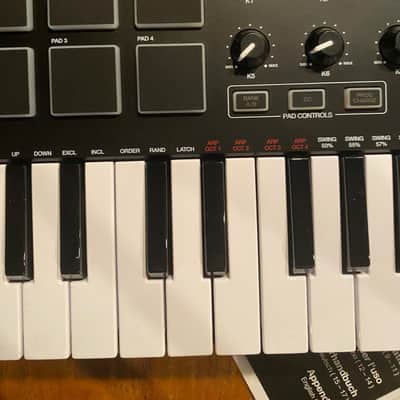 AKAI MPK MINI USB CONTROLLER image 3
