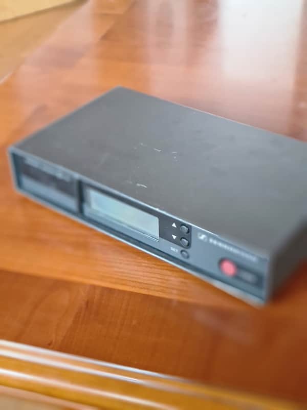 Sennheiser 🎤 Sennheiser EM 100 True Diversity Receiver | 786–822 MHz image 1