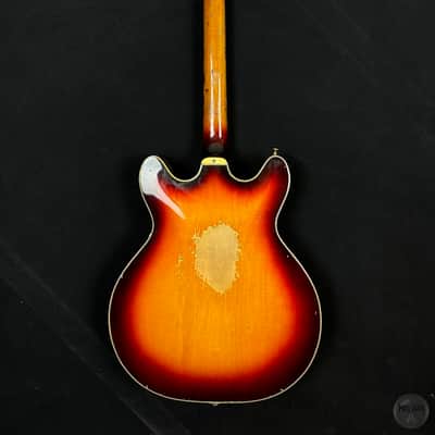 Guild Starfire IV from 1964/65 in sunburst finish with original case with Star Club Logo image 2