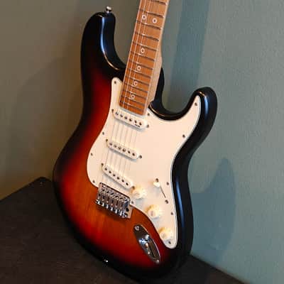 Henry's Destiny II Classic ST-2CM Infinity - Satin Sunburst image 3