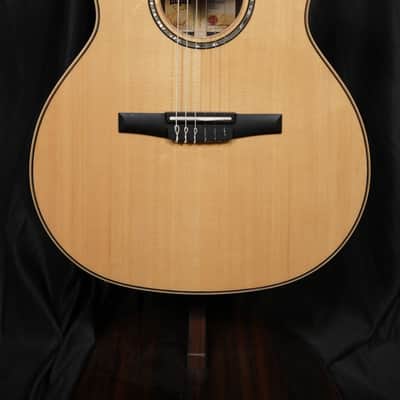 Taylor 814ce-N 2026 - Natural image 2