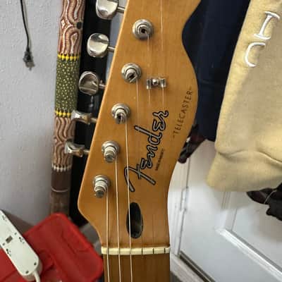 Fender Deluxe Nashville Telecaster with Maple Fretboard 1998 - 2014 - Candy Apple Red image 2