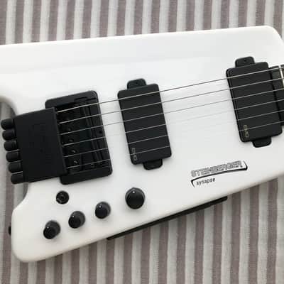 Steinberger Synapse ST-2FPA TranScale headless Baritone, gloss WHITE finish, OEM gig-bag with factory accessories image 2