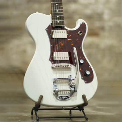 Veritas Portlander 2025, Open Grain Satin White & Carey image 2