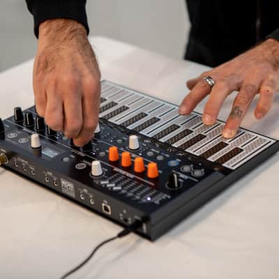 Arturia MICROFREAK 25-Key Touchplate Hybrid Synth with Poly Aftertouch, Sequencer and Arpeggiator image 3