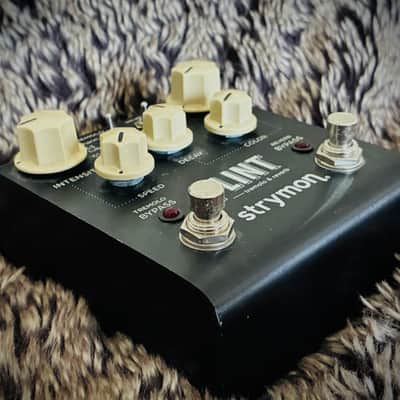 Strymon Flint Reverb and Tremolo V1 2012 - 2022 - Black with White Knobs image 3