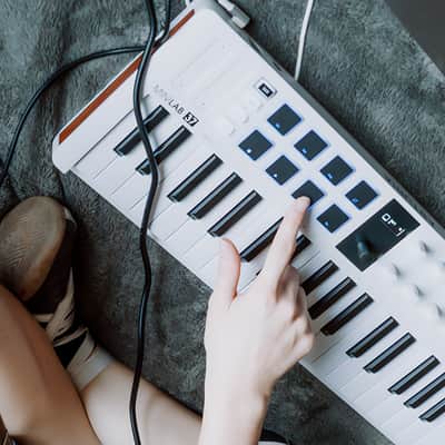 Arturia MiniLab 37 MK3 White image 6