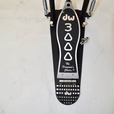 DW 3000 Series Double Bass Drum Pedal w/ Pearl Case image 3
