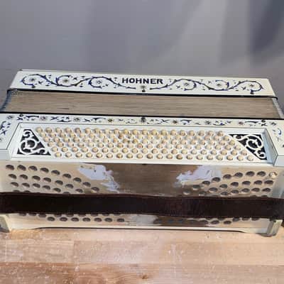 Hohner Vintage 1930's White Accordion Very Cool Original Case, Help Small Business & Buy it Here ! image 6