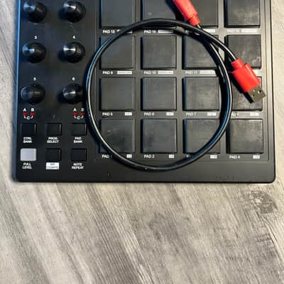 Akai MPD218 2015 - Present - Black image 3