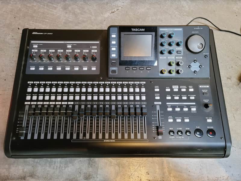 TASCAM DP-32SD 32-track Digital Portastudio 2014 - Present - Black image 1
