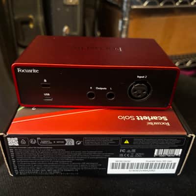 Focusrite Scarlett Solo 4th Gen with box and cable image 6