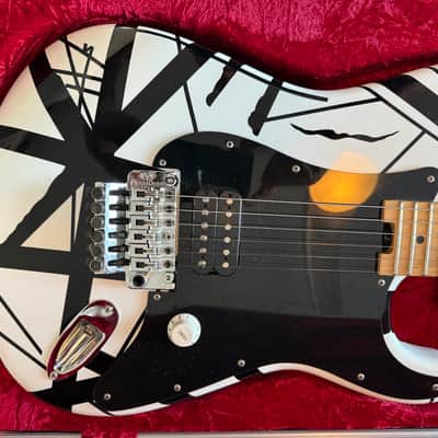 EVH Eddie Van Halen Black/White Striped Series Guitar Seymour Duncan 78 Pickup image 2