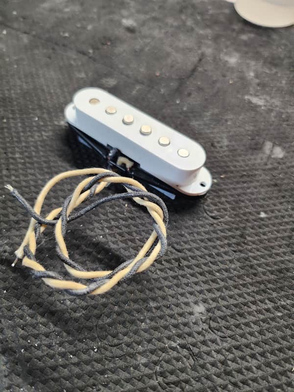 Rewound Squier Ceramic magnet pickup Early 2000'  - Whith cover image 1