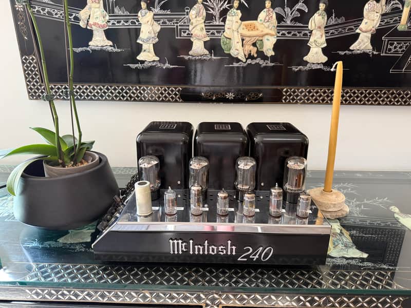 McIntosh MC 240 AMPLIFIER, The Legend 60's - black and chrome image 1