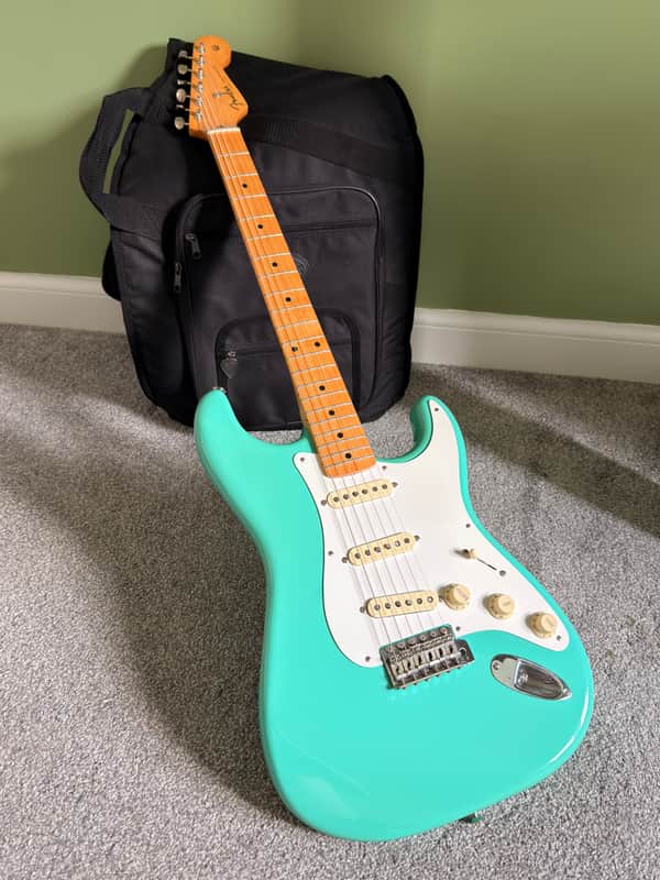 Fender Vintera '50s Stratocaster with Maple Fretboard 2019 - 2023 - Seafoam Green