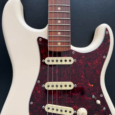 Fender Limited Edition Vintera ‘60s Stratocaster 2022 Olympic White image 6