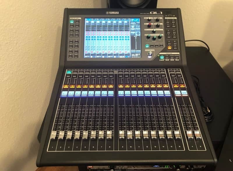 Yamaha QL1 Digital Mixing Console image 1