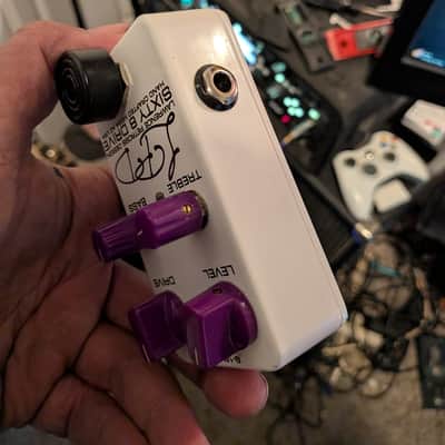 Lawrence Petross Design (LPD) Sixty 8 2018 - White image 3