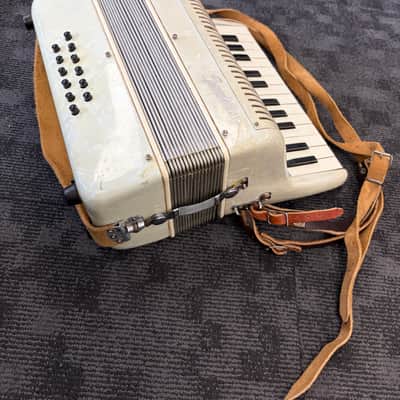 Frontalini 12 Bass Accordion image 3