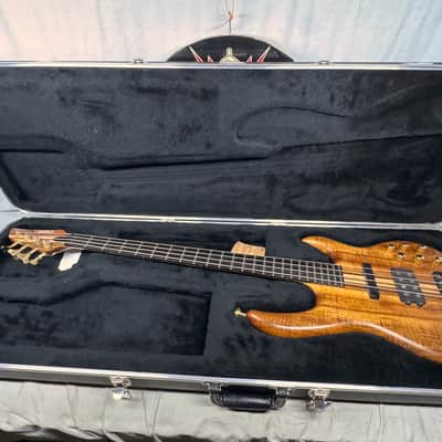 Carvin USA LB-70P lb 70 p lb70p 4-string Bass with Case image 1